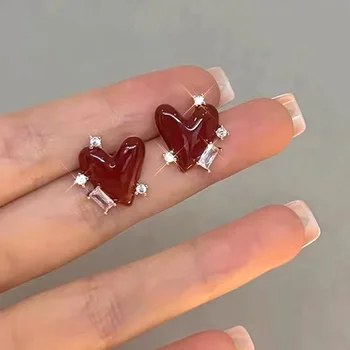 Корейски Тенденция Червен Цвят Сърцето Обеци-Карамфил за Жени Ретро Crystal Нередовни Обеци във формата на Сърце Бижута Рожден Ден, Сватба Подаръци Момиче